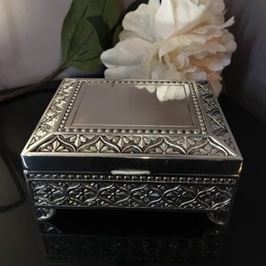 Jewelry box